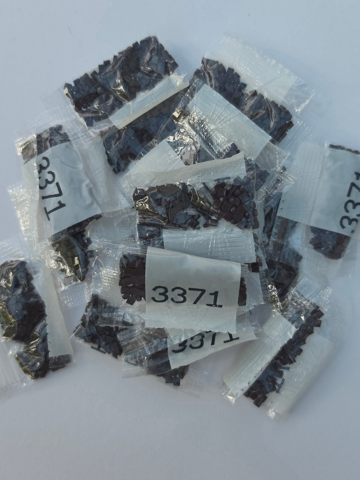 Diamond Painting Square Drills – DMC 3371 Black Brown – 17 Packets
